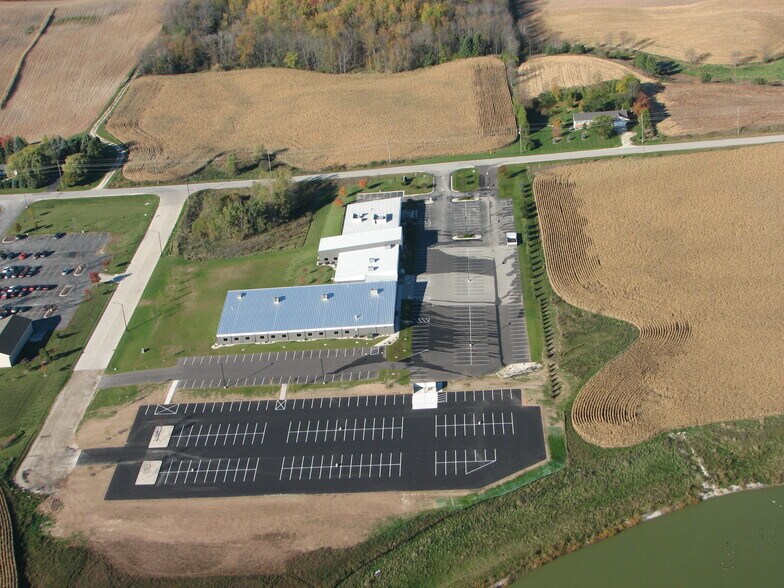 1851 S Alverno Rd, Manitowoc, WI 54220 Americollect Inc