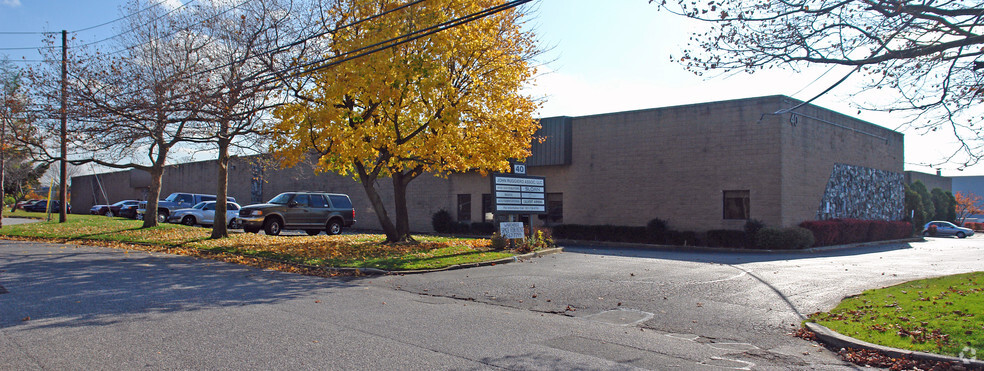 40 Aero Rd, Bohemia, NY for lease - Primary Photo - Image 1 of 4