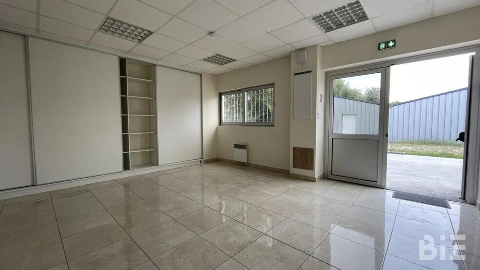 Office in Saucats for lease - Interior Photo - Image 3 of 4