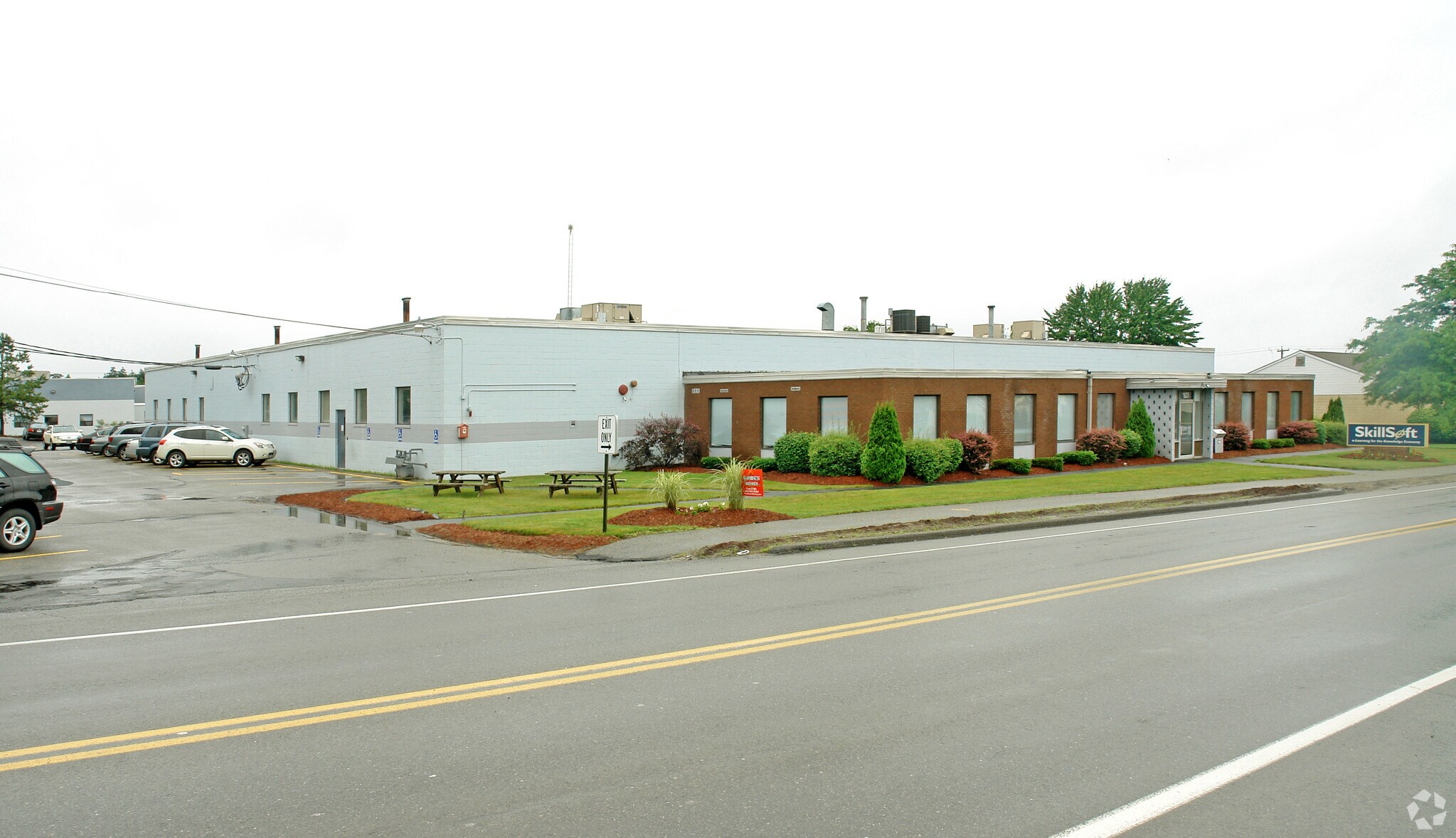 107-109 Northeastern Blvd, Nashua, NH for sale Primary Photo- Image 1 of 1