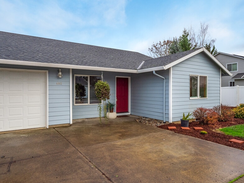 402 E Washington St, Carlton, OR for sale - Building Photo - Image 3 of 36