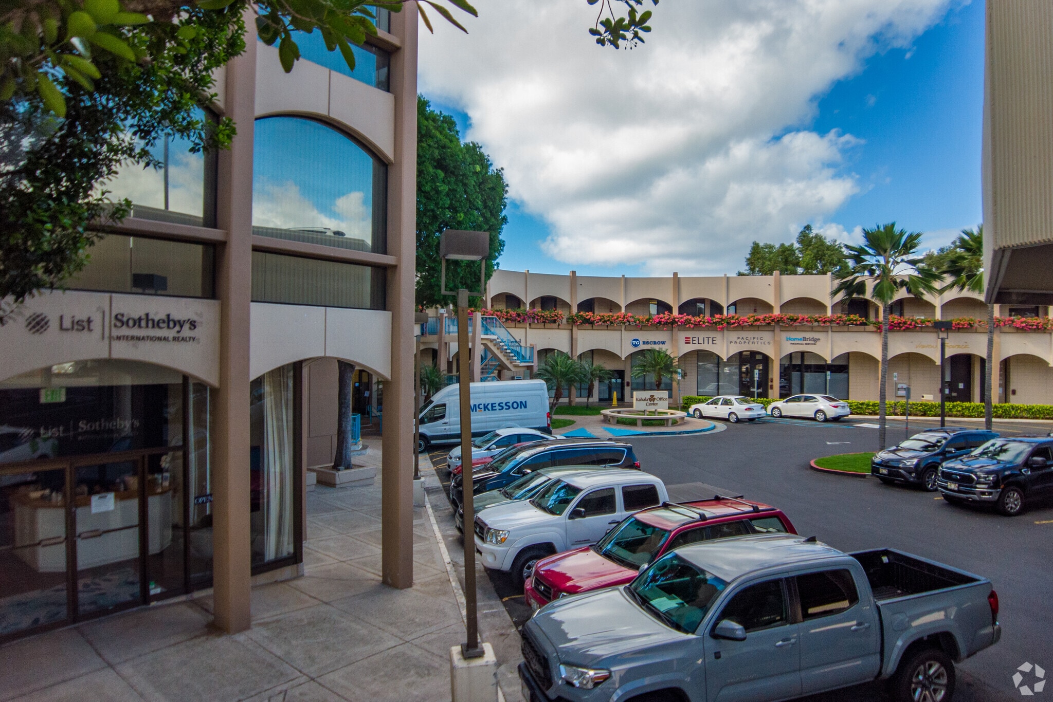 4211 Waialae Ave, Honolulu, HI 96816 Kahala Office Building