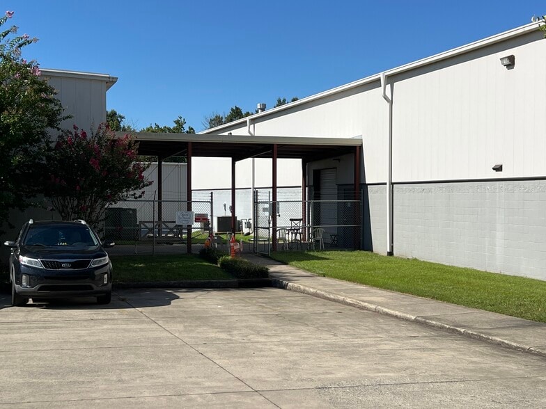 7609 Canoe Rd, Greensboro, NC for sale - Building Photo - Image 3 of 8