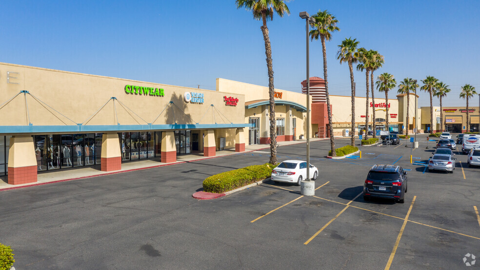 700-784 N Main St, Corona, CA for lease - Building Photo - Image 3 of 33