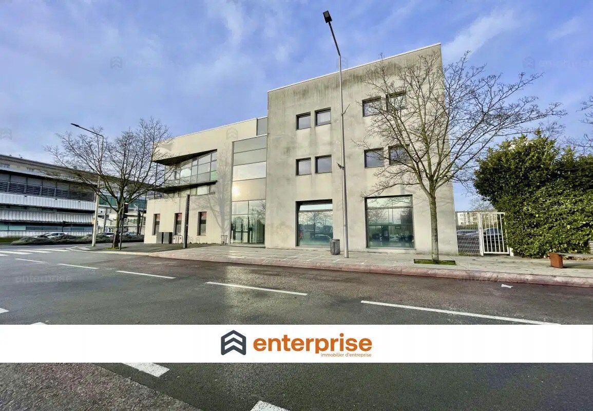 Office in Amiens for lease Building Photo- Image 1 of 6