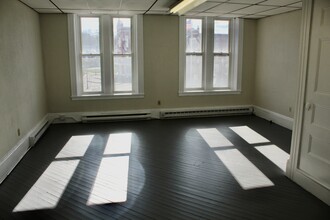 14-20 Merrimac Sq, Merrimac, MA for lease Interior Photo- Image 2 of 8