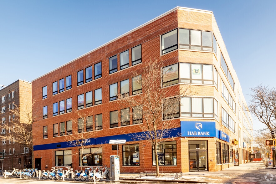 74-09 37th Ave, Jackson Heights, NY for lease - Building Photo - Image 1 of 12