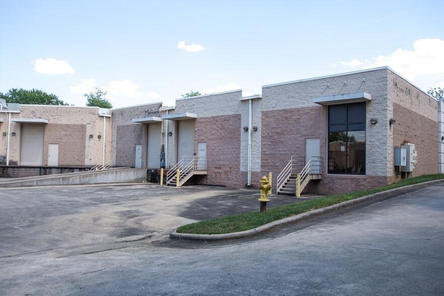 14201 S Lakes Dr, Charlotte, NC for lease - Building Photo - Image 3 of 23