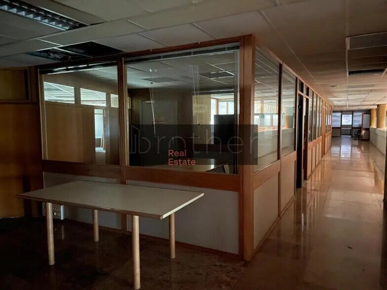 Office in Bordeaux for lease - Interior Photo - Image 3 of 5