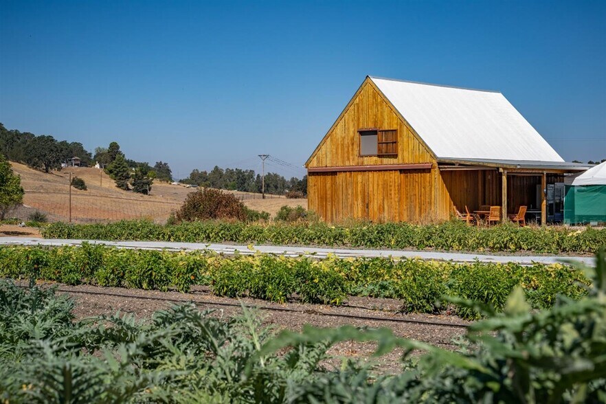 880 Climbing Tree Ln, Templeton, CA for sale - Primary Photo - Image 1 of 1