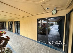 907-943 SE Central Pky, Stuart, FL for lease Building Photo- Image 1 of 8