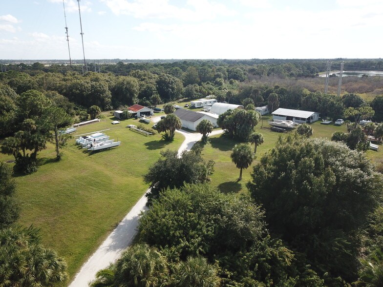 3530 Laurel Rd E, North Venice, FL for sale - Building Photo - Image 1 of 1