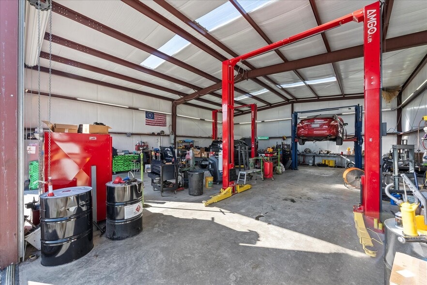 32 Oakwood Dr, Graniteville, SC for sale - Primary Photo - Image 1 of 37