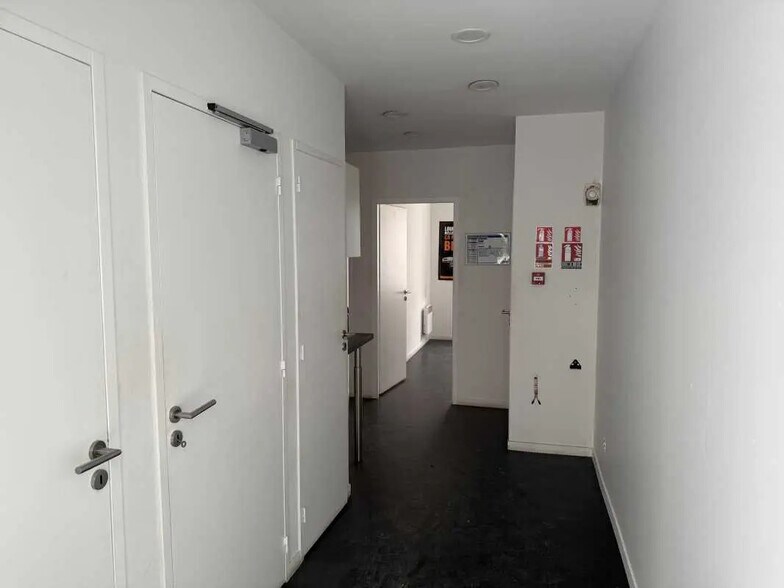 Retail in Bordeaux for lease - Interior Photo - Image 3 of 3