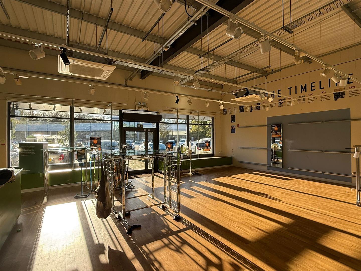 Birds Ln, Cowbridge for lease Interior Photo- Image 1 of 2