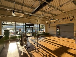 Birds Ln, Cowbridge for lease Interior Photo- Image 1 of 2