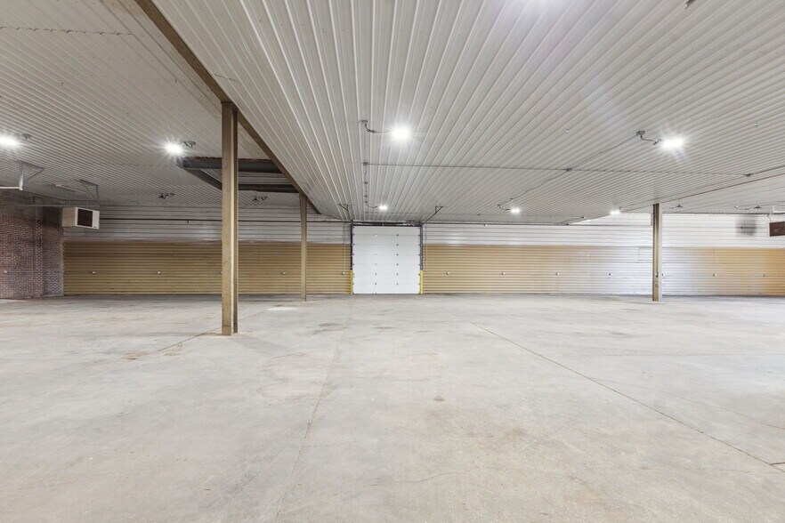 1068 Eastview Dr, Franklin, IN for sale - Building Photo - Image 1 of 1