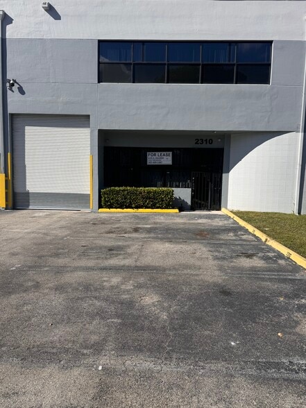 2310 NW 102nd Pl, Doral, FL for lease - Building Photo - Image 2 of 4