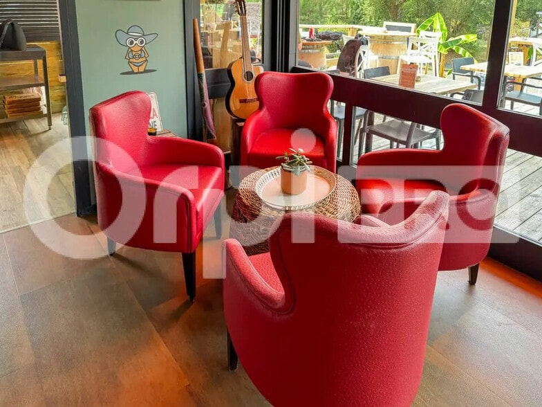 Retail in Léon for sale - Building Photo - Image 3 of 8