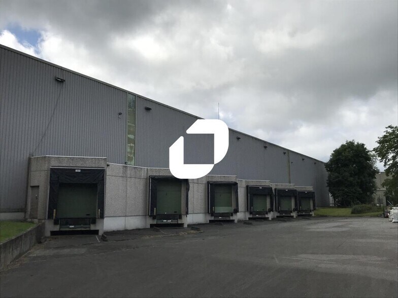 Industrial in Lognes for lease - Building Photo - Image 1 of 8