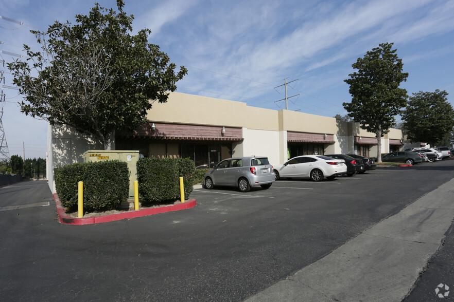 14168 Central Ave, Chino, CA for lease - Primary Photo - Image 1 of 6