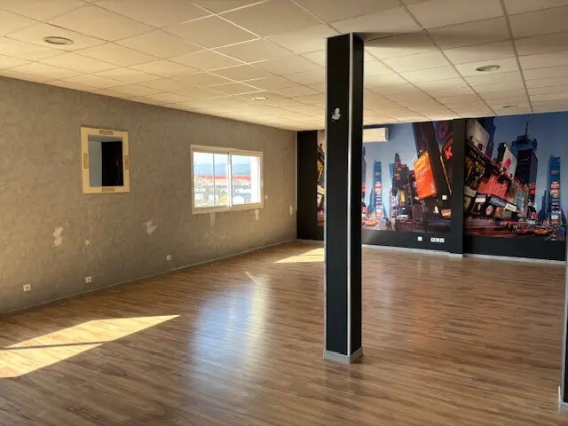 Flex in Portes-lès-Valence for lease - Interior Photo - Image 3 of 7