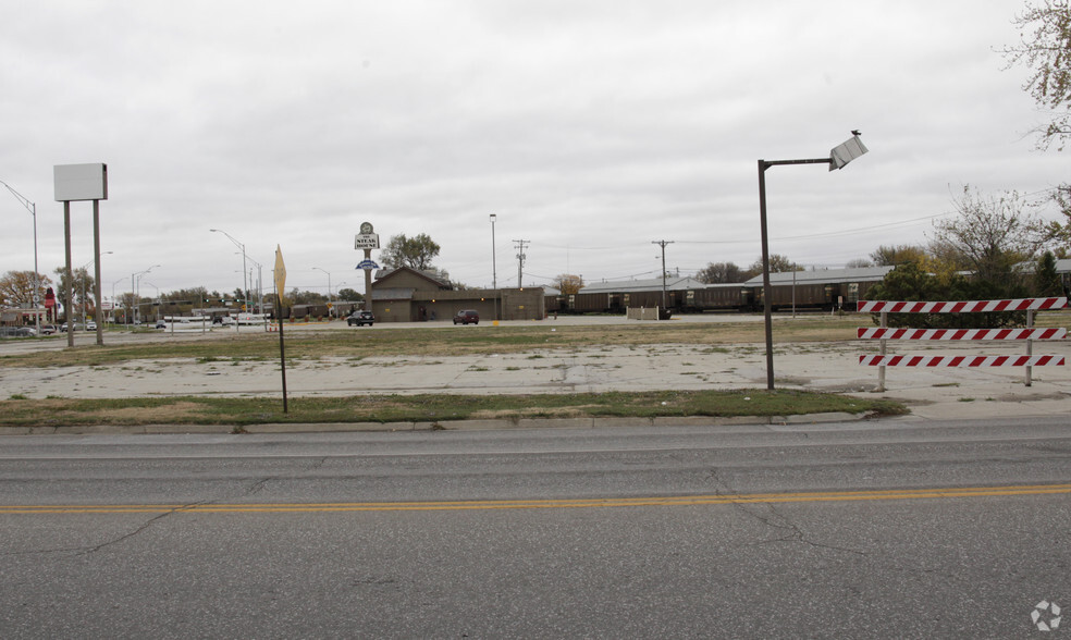 3301-3311 Cornhusker Hwy, Lincoln, NE for sale - Primary Photo - Image 1 of 1