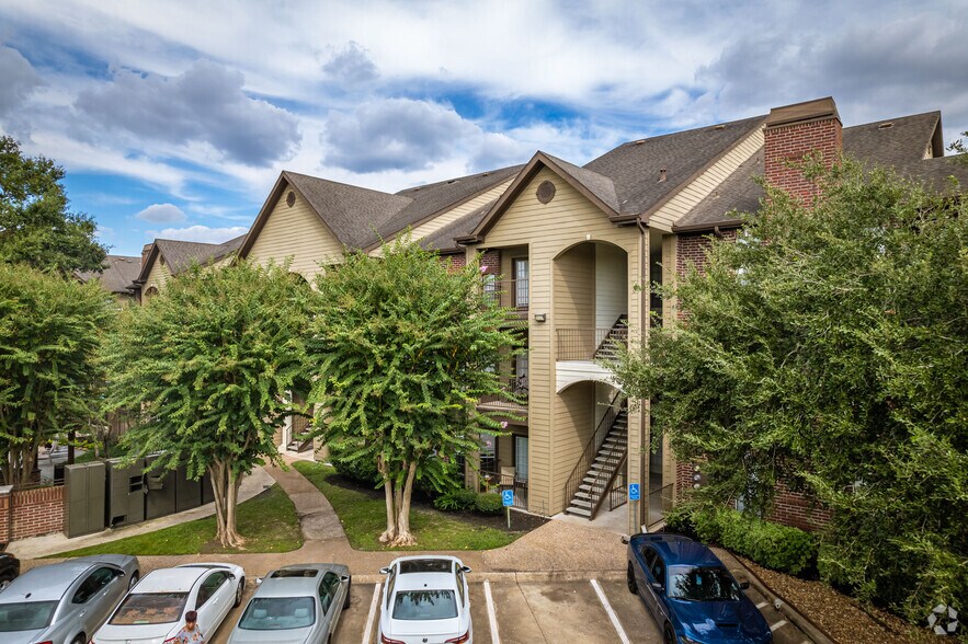9701 Meyer Forest Dr, Houston, TX for sale - Primary Photo - Image 1 of 1