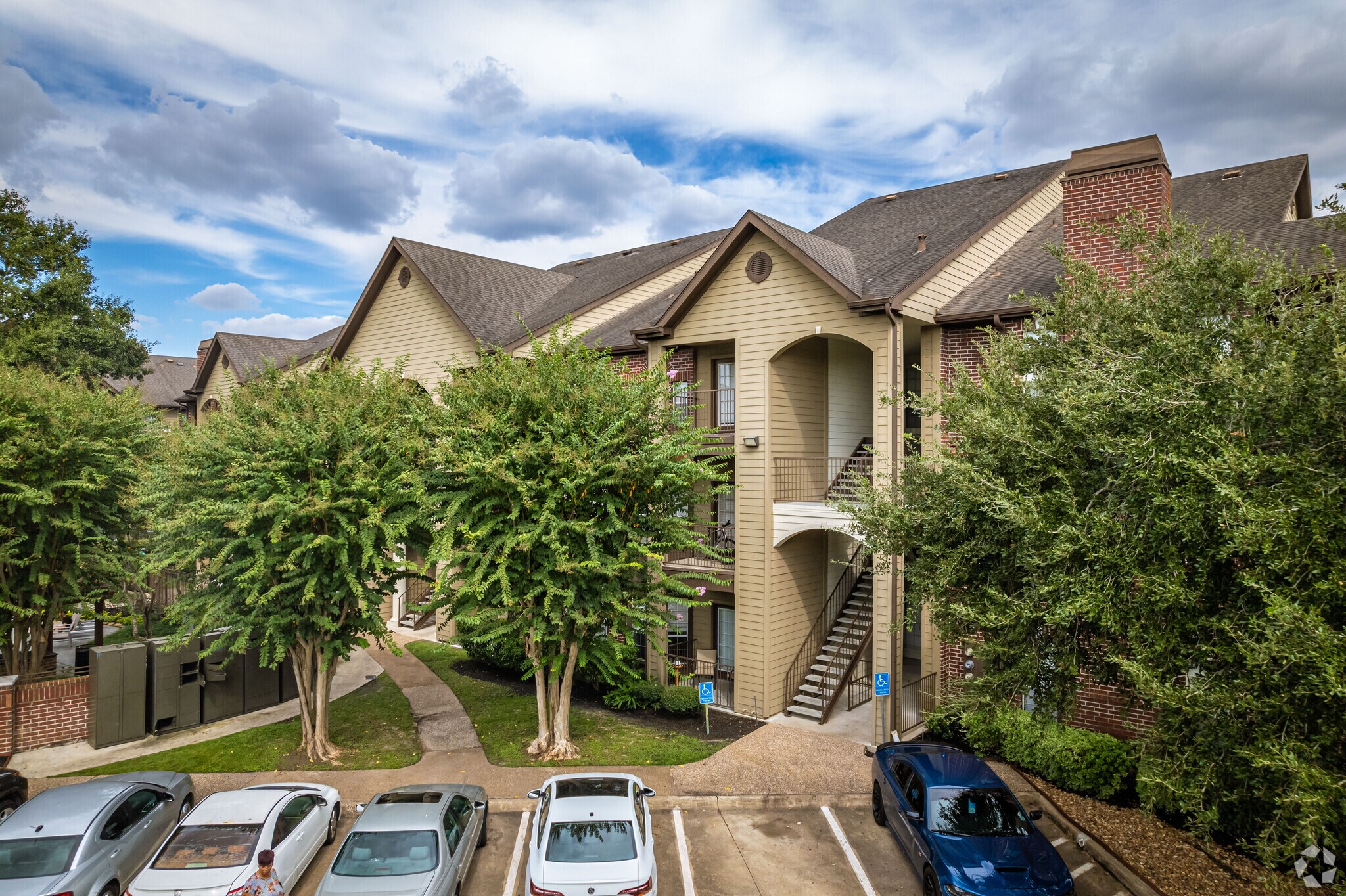 9701 Meyer Forest Dr, Houston, TX for sale Primary Photo- Image 1 of 1
