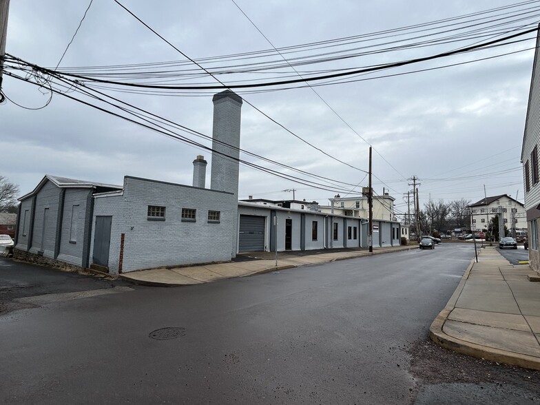 108 W Montgomery Ave, North Wales, PA for lease - Building Photo - Image 3 of 14
