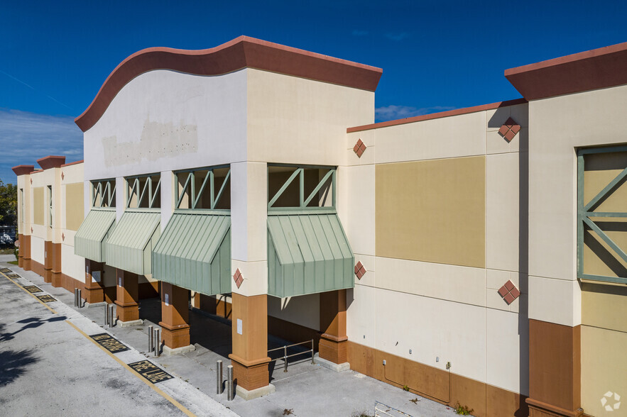 7625 Blind Pass Rd, Saint Petersburg, FL for lease - Building Photo - Image 1 of 10