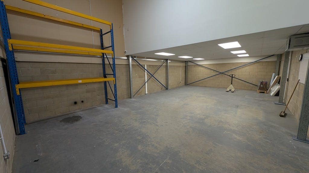 Budds Ln, Romsey for lease Interior Photo- Image 1 of 4