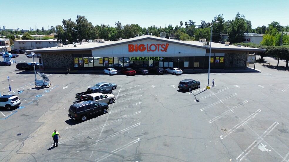 2720 Country Club Blvd, Stockton, CA for lease - Building Photo - Image 2 of 5