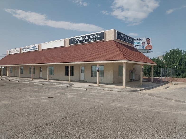 2220 Nevada West Blvd, Pahrump, NV for lease - Primary Photo - Image 1 of 3