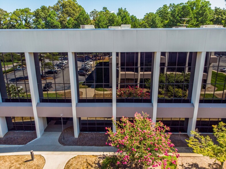 1 Centerview Dr, Greensboro, NC for lease - Building Photo - Image 1 of 96