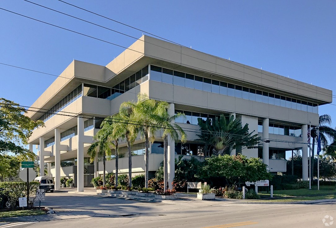 290 NW 165th St, North Miami Beach, FL for lease Building Photo- Image 1 of 6