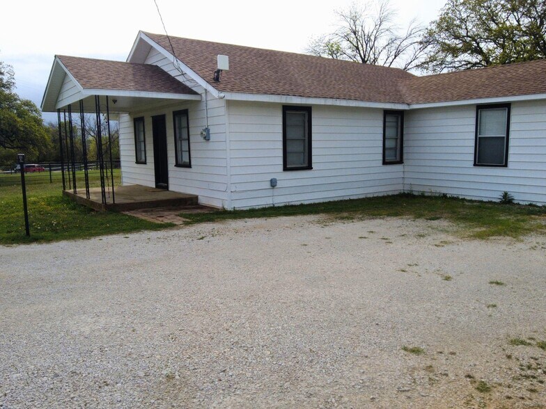 103 Cartwright Park Rd, Weatherford, TX for lease - Building Photo - Image 2 of 13