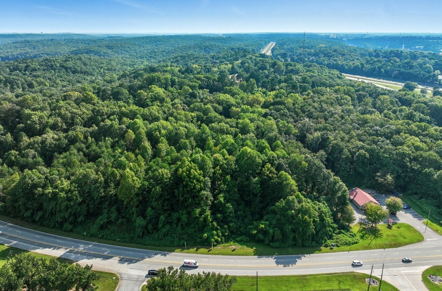 2222 Jesse Jewell Pky NE, Gainesville, GA for sale - Building Photo - Image 2 of 10