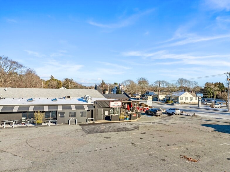 33 County Rd, Mattapoisett, MA for sale - Building Photo - Image 1 of 20