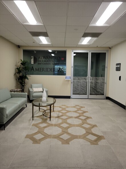 151 Southhall Ln, Maitland, FL for lease - Interior Photo - Image 2 of 16