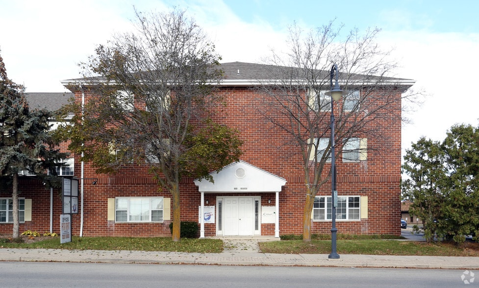 N88 W16838 Main St, Menomonee Falls, WI for lease - Building Photo - Image 3 of 7
