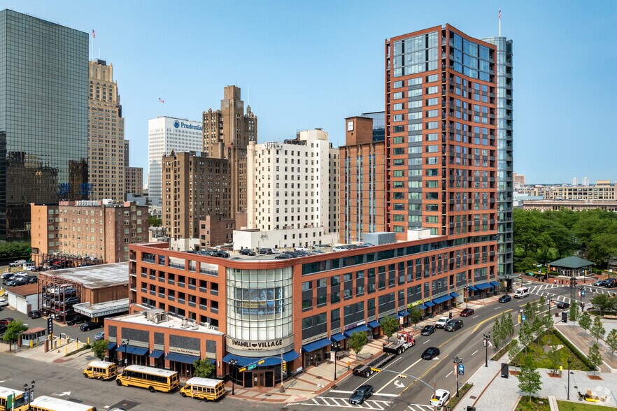 2 Center St, Newark, NJ for sale - Primary Photo - Image 1 of 1