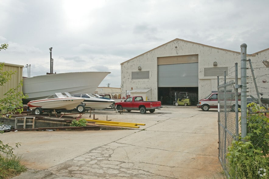 2100 E Martin Luther King Jr Dr, High Point, NC for lease - Building Photo - Image 2 of 7