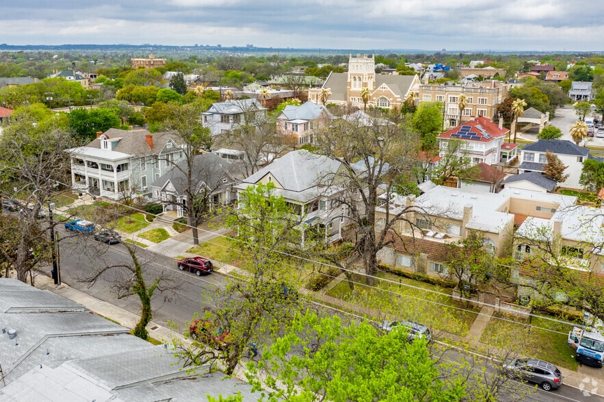 225 W Craig Pl, San Antonio, TX for sale - Aerial - Image 2 of 23
