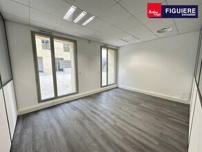 140 Avenue du 12 Juillet 1998, Aix-en-Provence for lease Interior Photo- Image 2 of 3