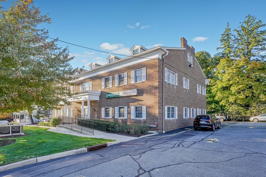 245 E Main St, Ramsey, NJ for lease - Building Photo - Image 2 of 6