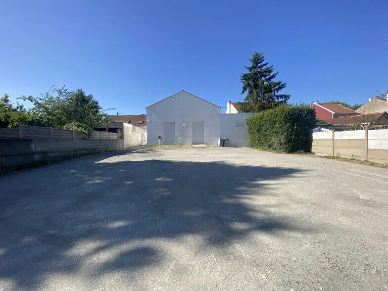 Office in Rezé for lease - Building Photo - Image 3 of 5