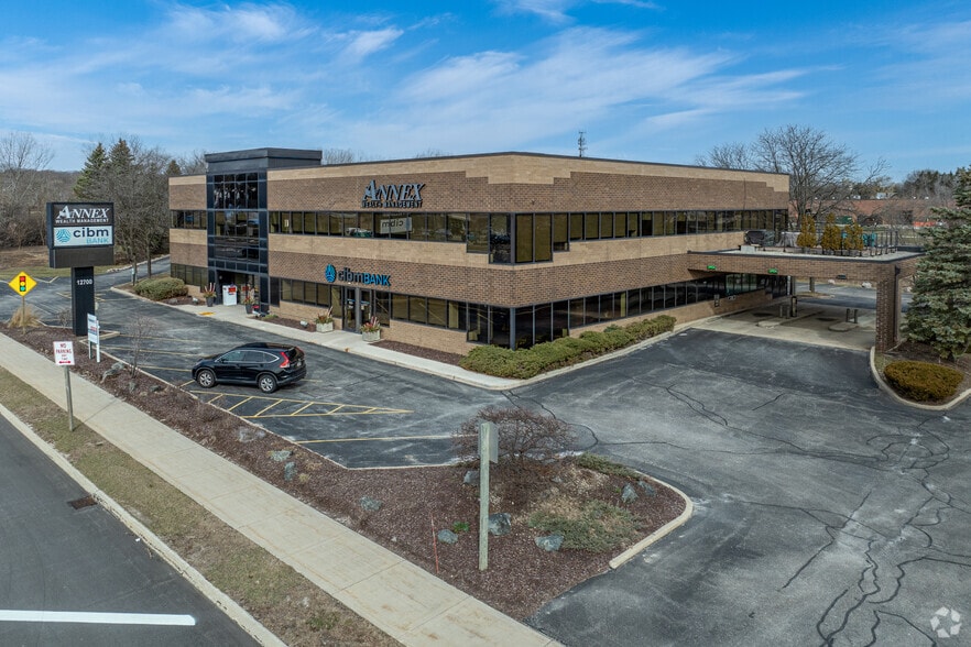 12700 W Bluemound Rd, Elm Grove, WI for sale - Building Photo - Image 1 of 1