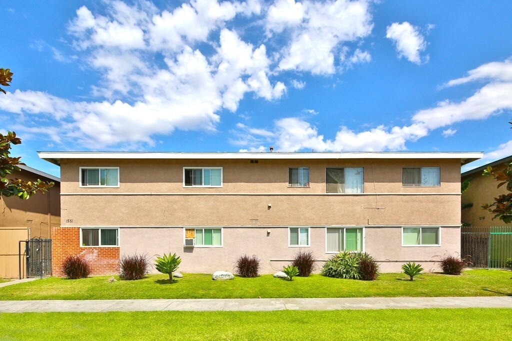 1551 W Ball Rd, Anaheim, CA 92802