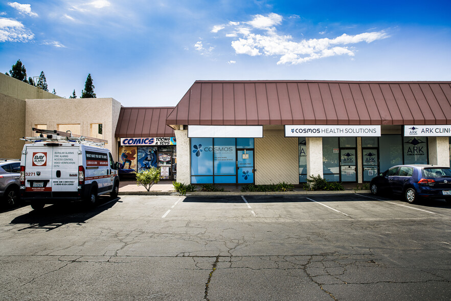 13572 Newport Ave, Tustin, CA for lease - Building Photo - Image 1 of 12